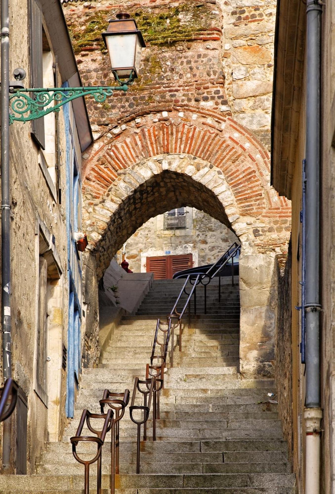 Chambres D'Hote - Maison Des Ecrivains - 50 M De La Cathedrale Et Place Des Jacobins ルマン エクステリア 写真